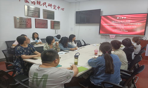 老师们讲话.jpg