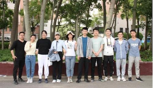 赛后中心教师与部分获奖队伍合影2.jpg