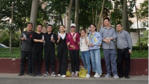 赛后中心教师与部分获奖队伍合影.jpg