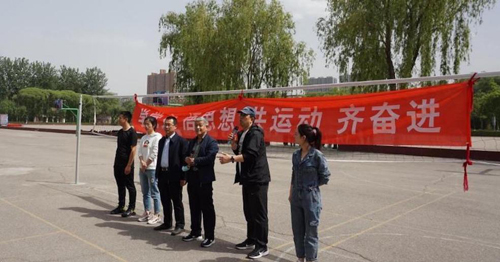张福生老师主持运动会开幕式.jpg