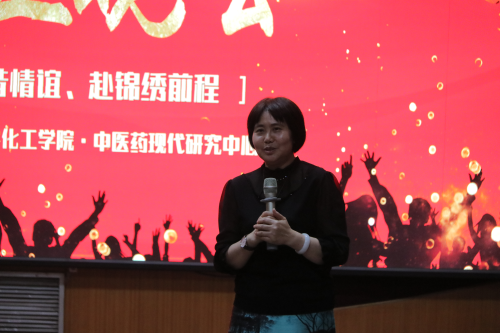 8 秦老师讲话.png